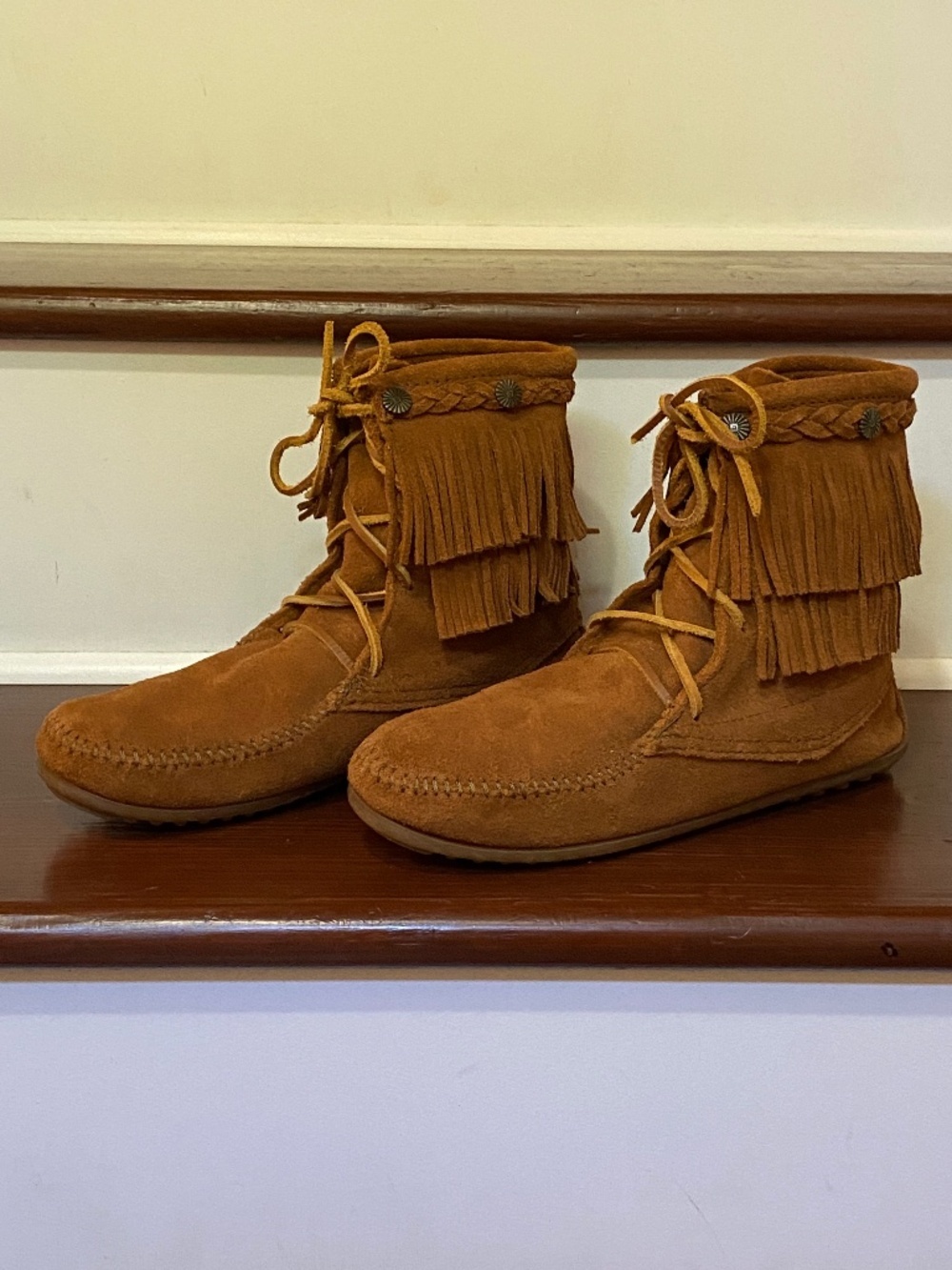 MINNETONKA Fringed Brown Swede Leather Moccasin Ankle Bootie Women’s Size 8